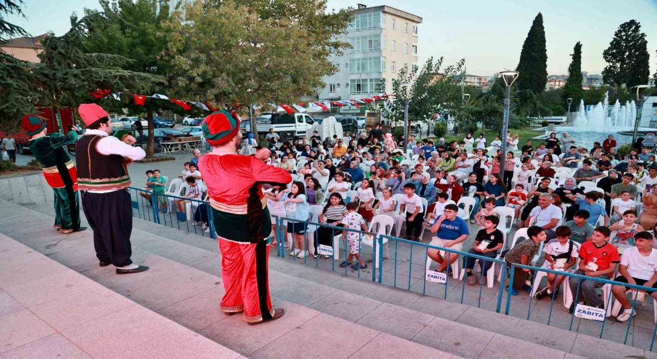 Miniklere açık havada sinema keyfi