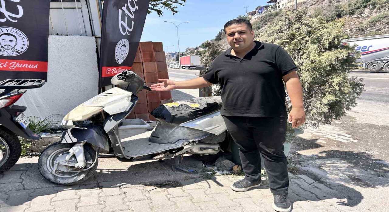 Motoru çalamayınca hız göstergesini çalan hırsız kamerada