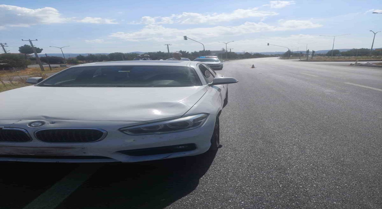 Motosiklet ile otomobil kavşakta çarpıştı: 1 yaralı