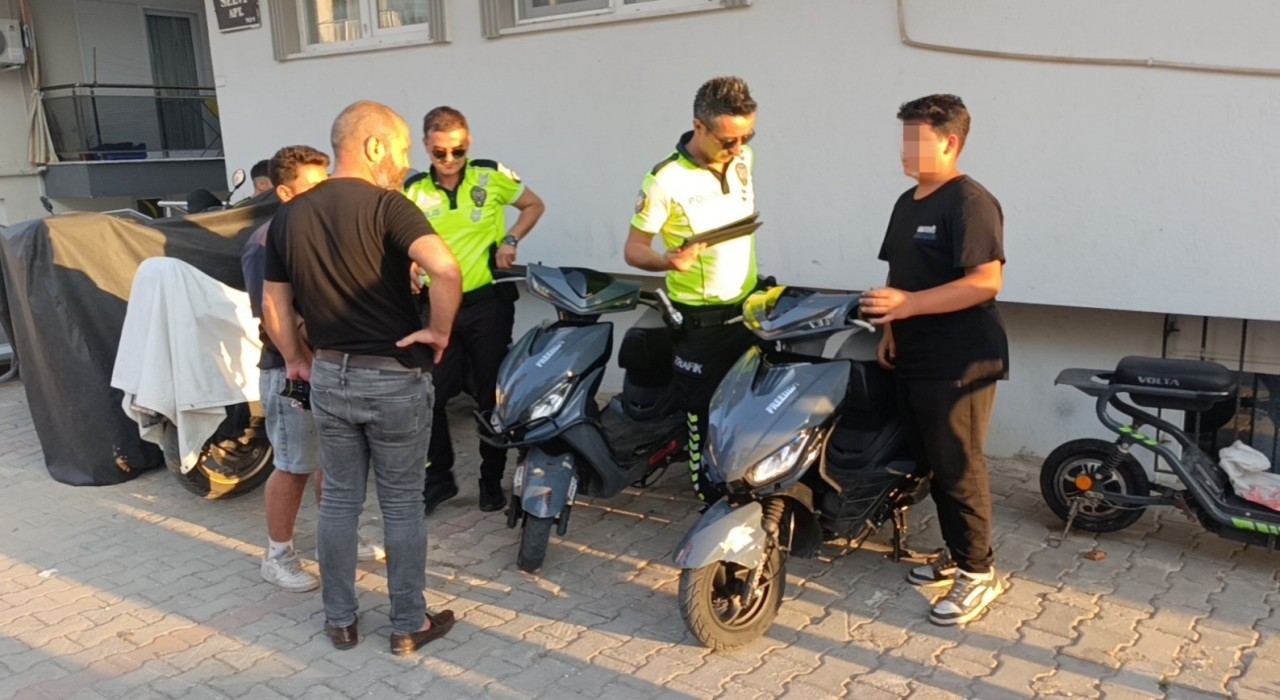 Motosikletleri bırakıp kaçtılar, yakalanınca Biz minibüsle geldik dediler