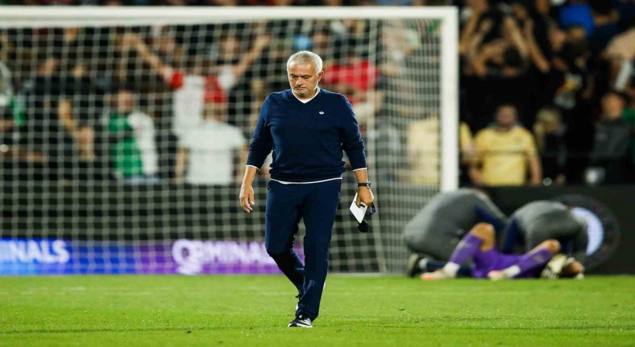 Mourinho: Taraftarlarımızın da desteğiyle turu geçeceğimize inanıyorum