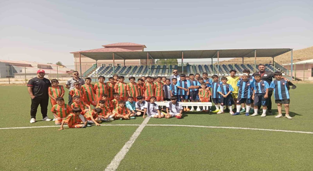 Müdür Aksoydan minik sporculara ziyaret