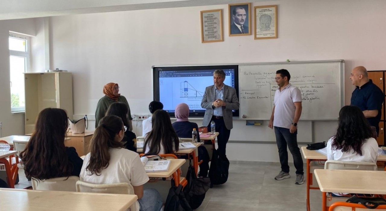 Müdür Yılmaz: Öğrencilerimizle birlikte daha güçlü bir gelecek için sahadayız