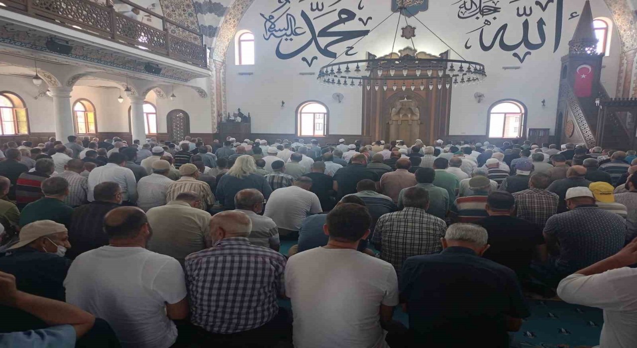 Müftü Yorulmazın oğlu son yolculuğuna uğurlandı