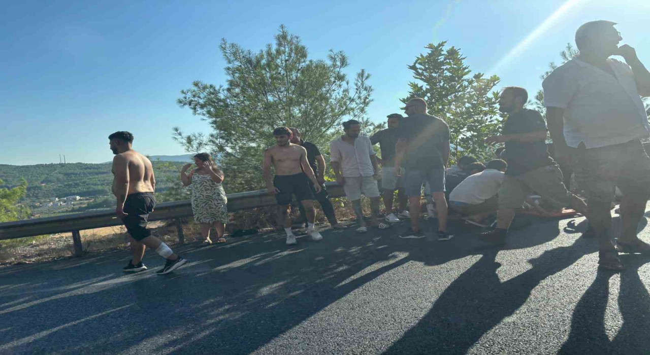 Muğla-Antalya Karayolunda zincirleme kaza: 1i ağır 2 yaralı