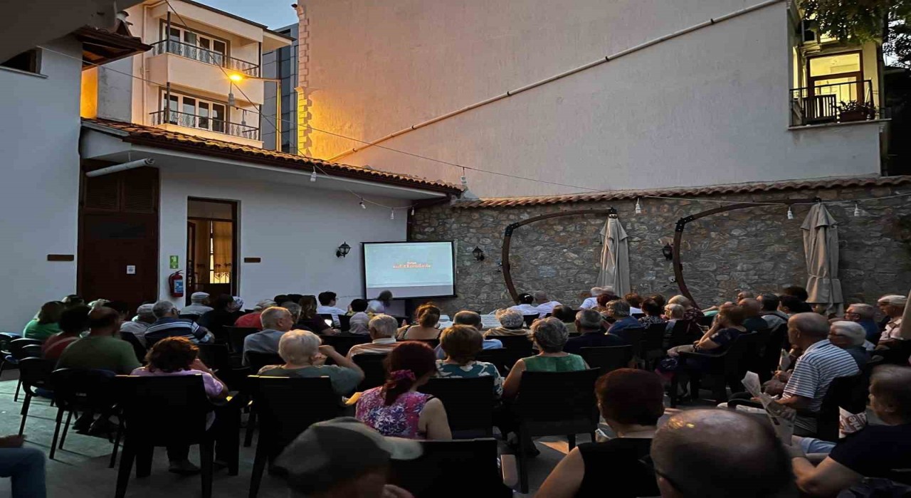 Muğlada 100 Yaş Evi Üyeleri Yazlık Sinema Günlerinde buluştu