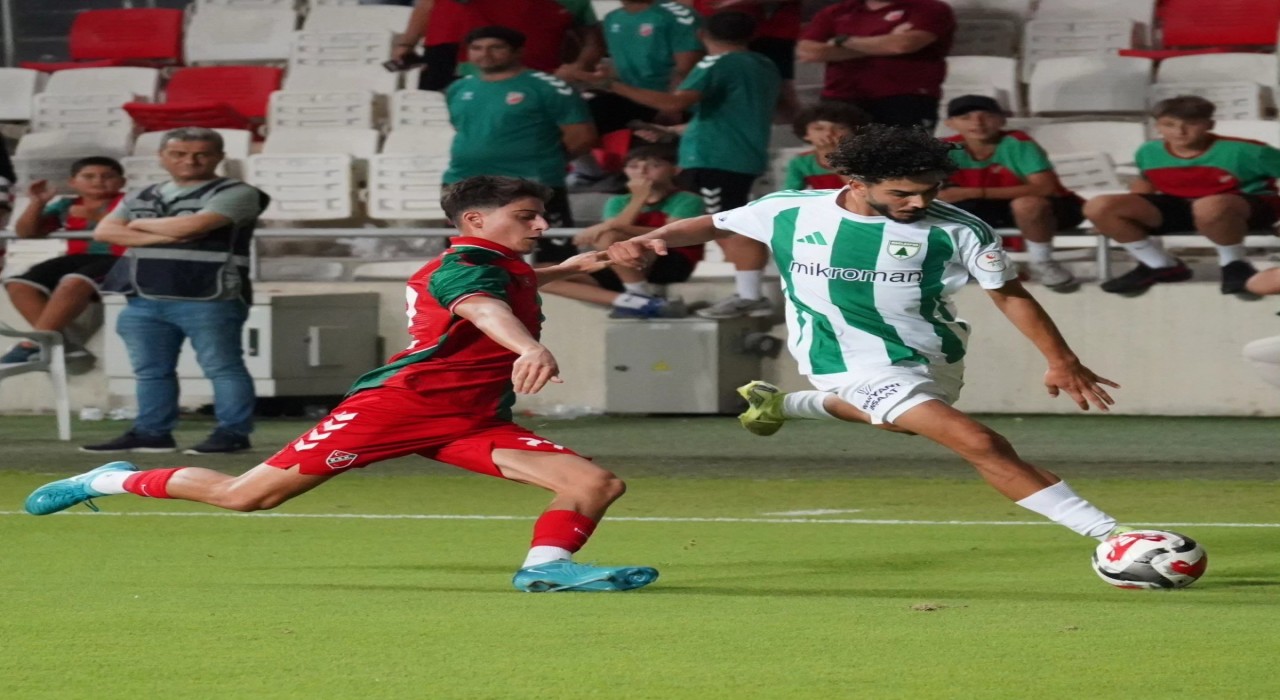 Muğlaspor, hazırlık maçında Karşıyakaya 1-0 mağlup oldu