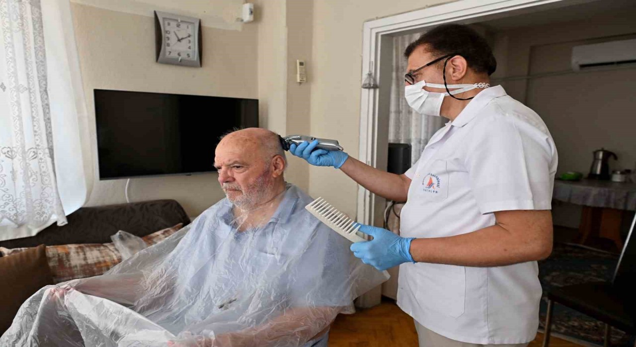 Muratpaşa Belediyesi 95 bin kez hastaların kapısını çaldı