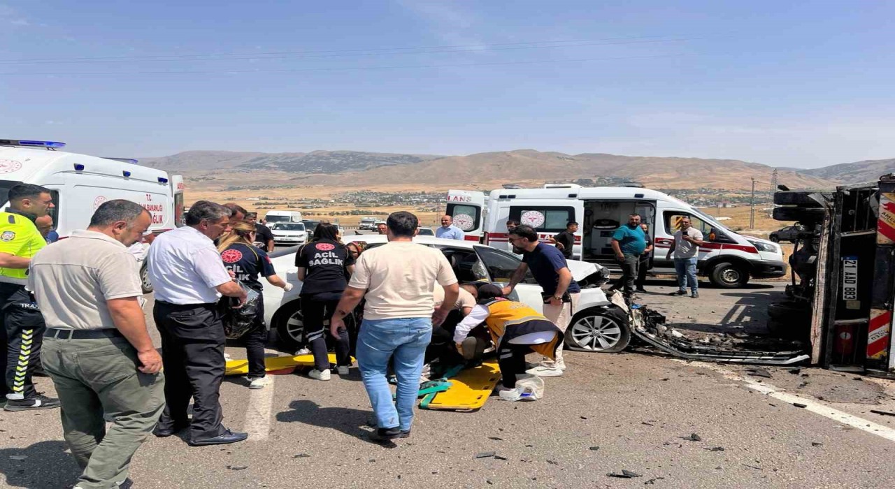 Muş-Varto yolunda feci kaza: 6 kişi yaralandı