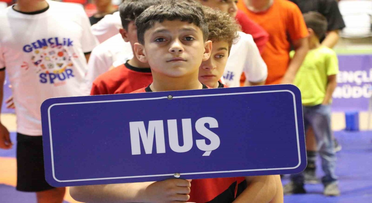 Muşta 17 ilden 250 sporcu minderde buluştu