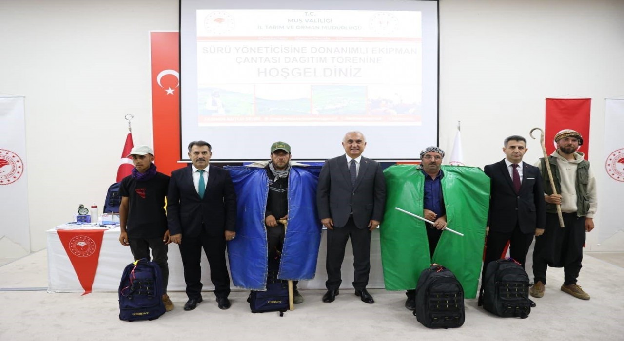 Muşta 400 çobana donanımlı ekipman çantası dağıtıldı