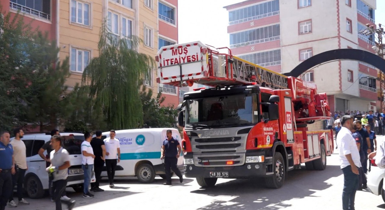 Muşta 7 katlı binada yangın: 6 kişi hastaneye kaldırıldı