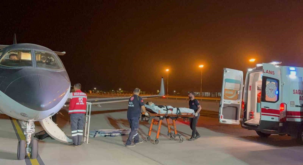 Muşta bisiklet sürerken otomobil çarpan çocuk ambulans uçakla Ankaraya sevk edildi