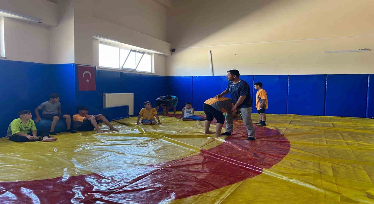 Muşta güreş antrenmanları devam ediyor