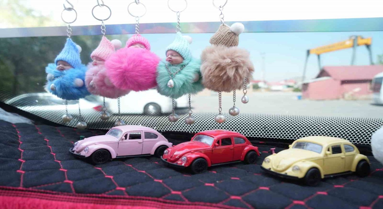 Muşta oyuncaklı otobüse yoğun ilgi