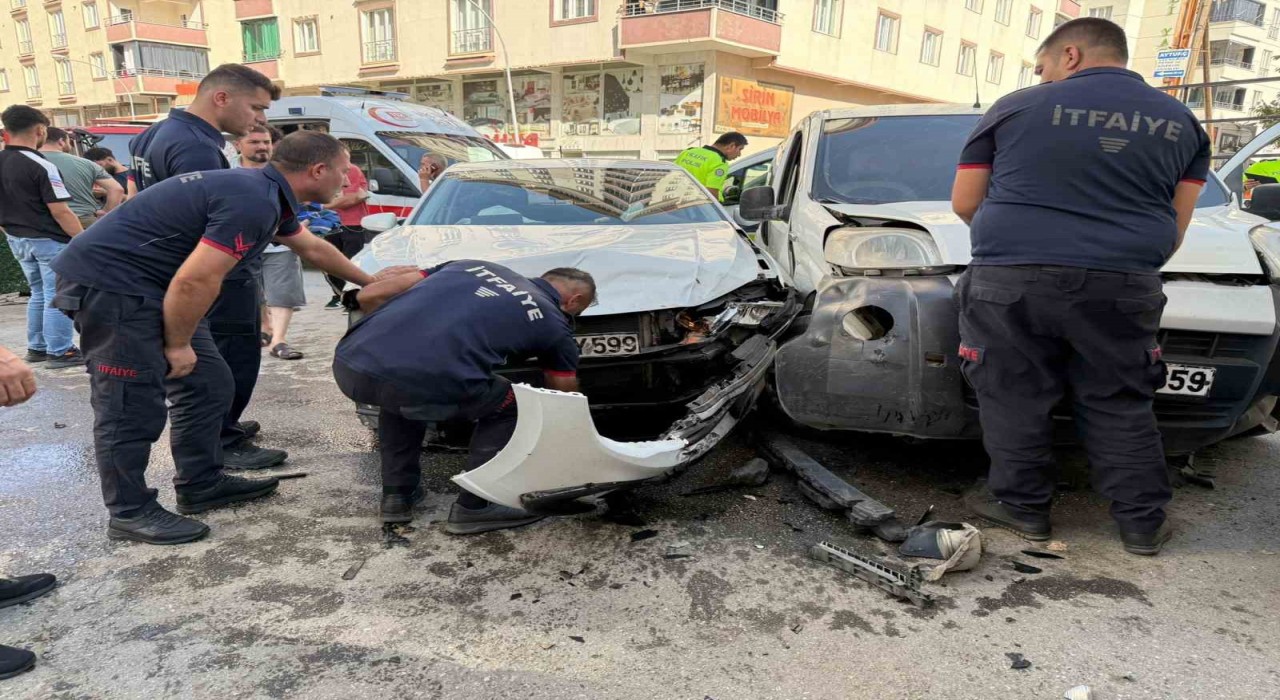 Muşta trafik kazası: 1i çocuk 3 yaralı