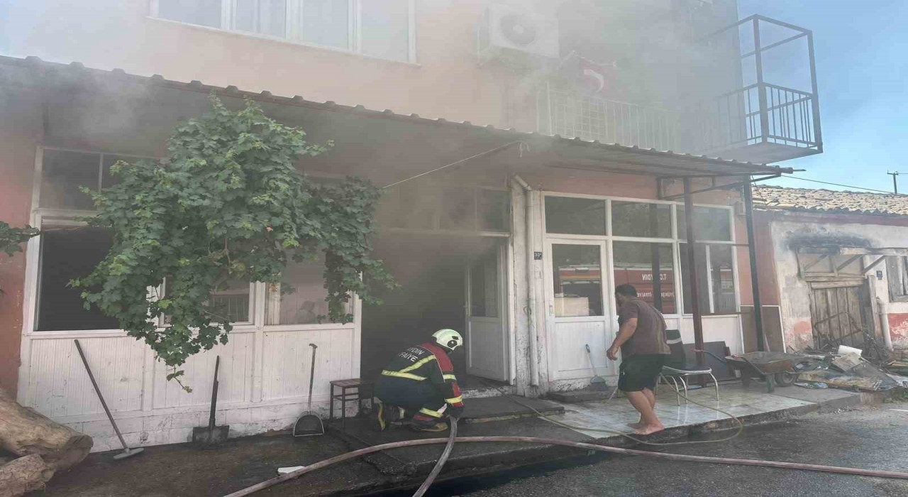 Nazillideki ekmek fırınında çıkan yangın panikletti