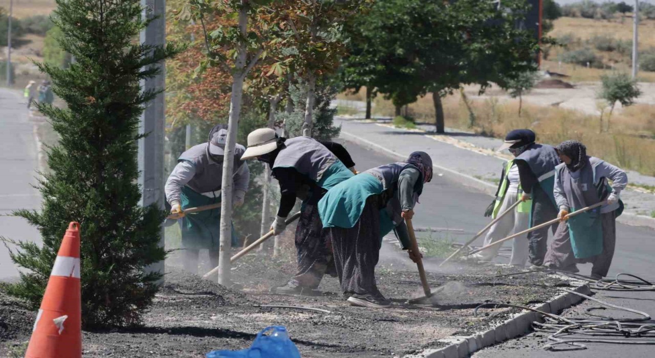 Nevşehirde orta refüjler modern bir görünüme kavuşuyor