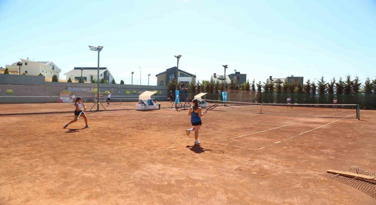 Nilüferde genç raketler mücadele etti