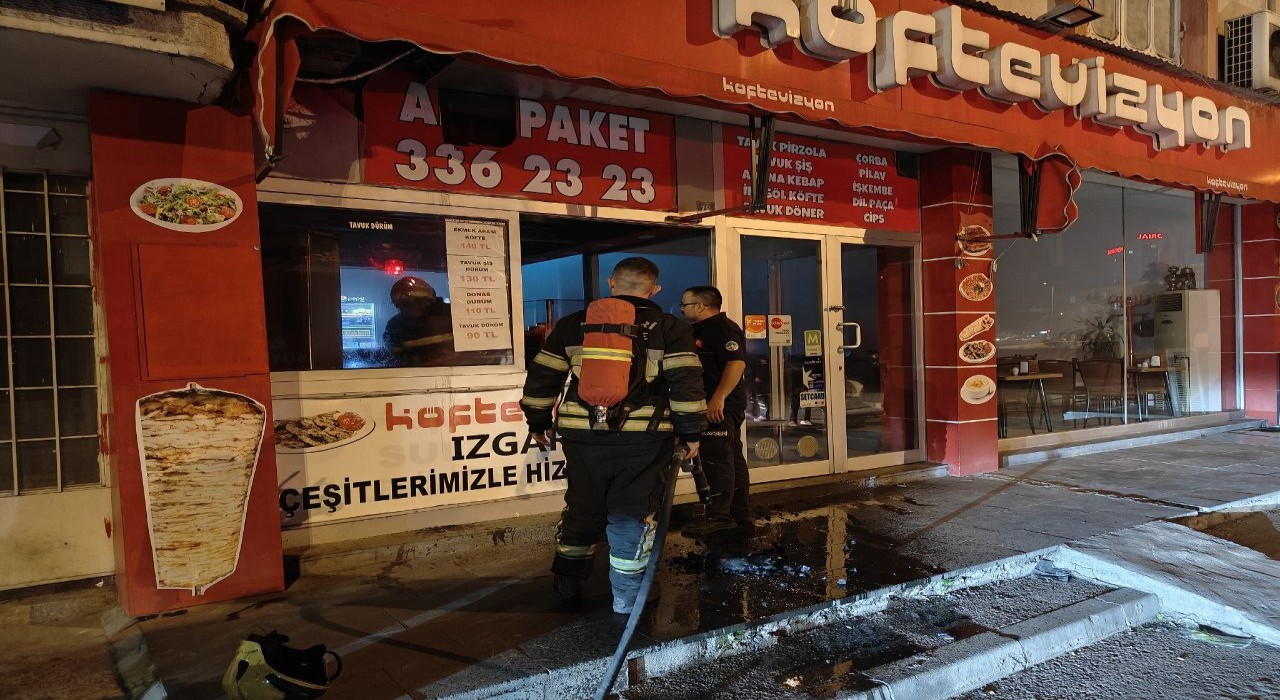 Ocaktaki köz iş yerinde yangın çıkardı