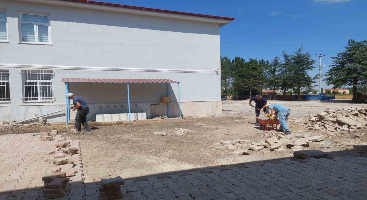 Okul idareci ve çalışanlarından örnek davranış