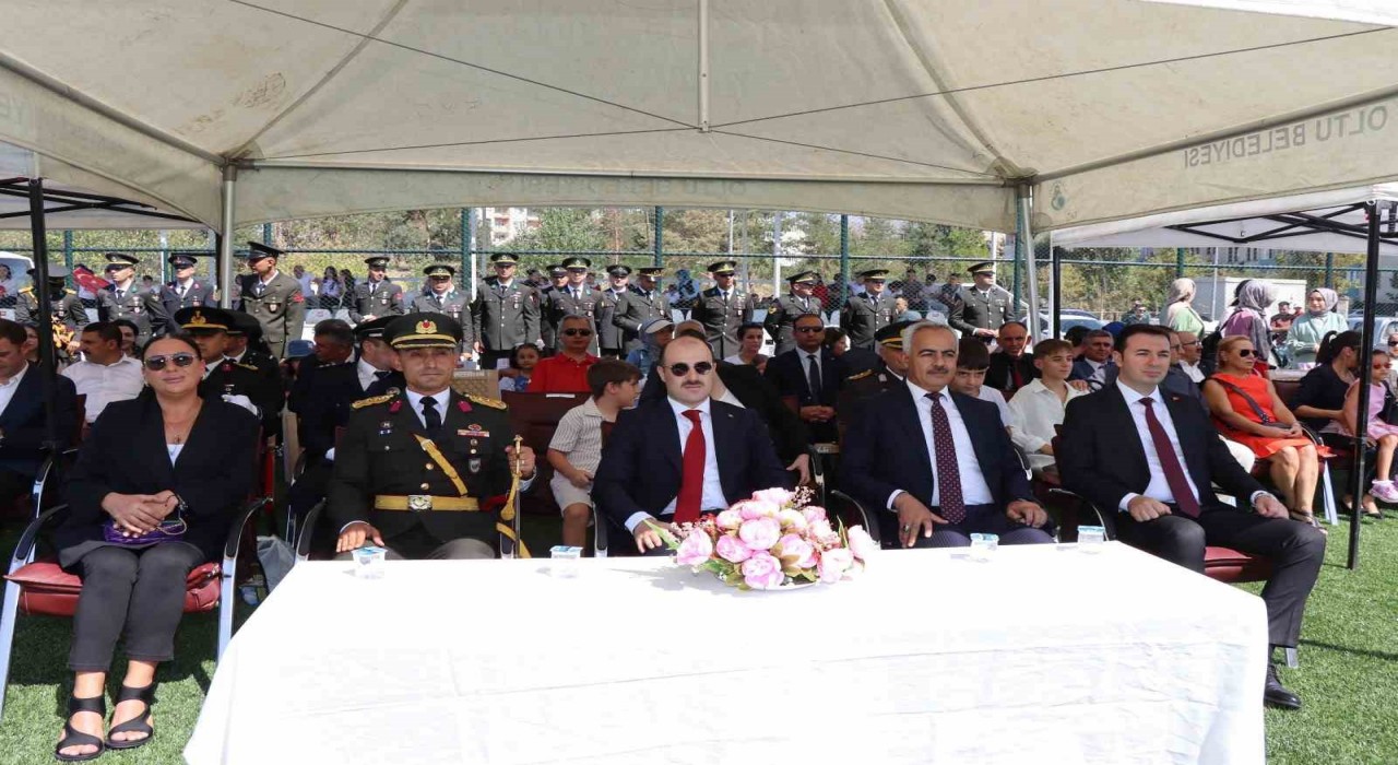 Oltuda 30 Ağustos coşkusu: Zafer Bayramının 103ncü yıldönümü coşkuyla kutlandı
