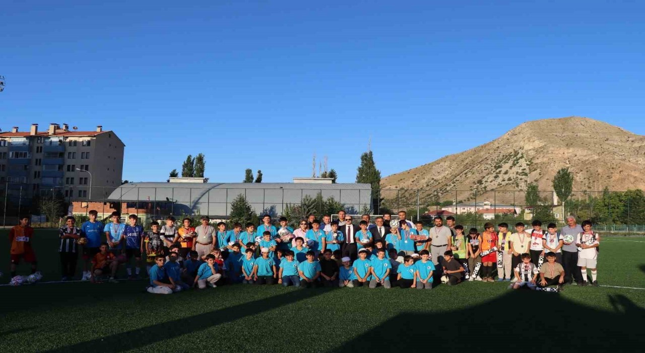 Oltuda Yaz Kuran Kursları Futbol Turnuvası sona erdi