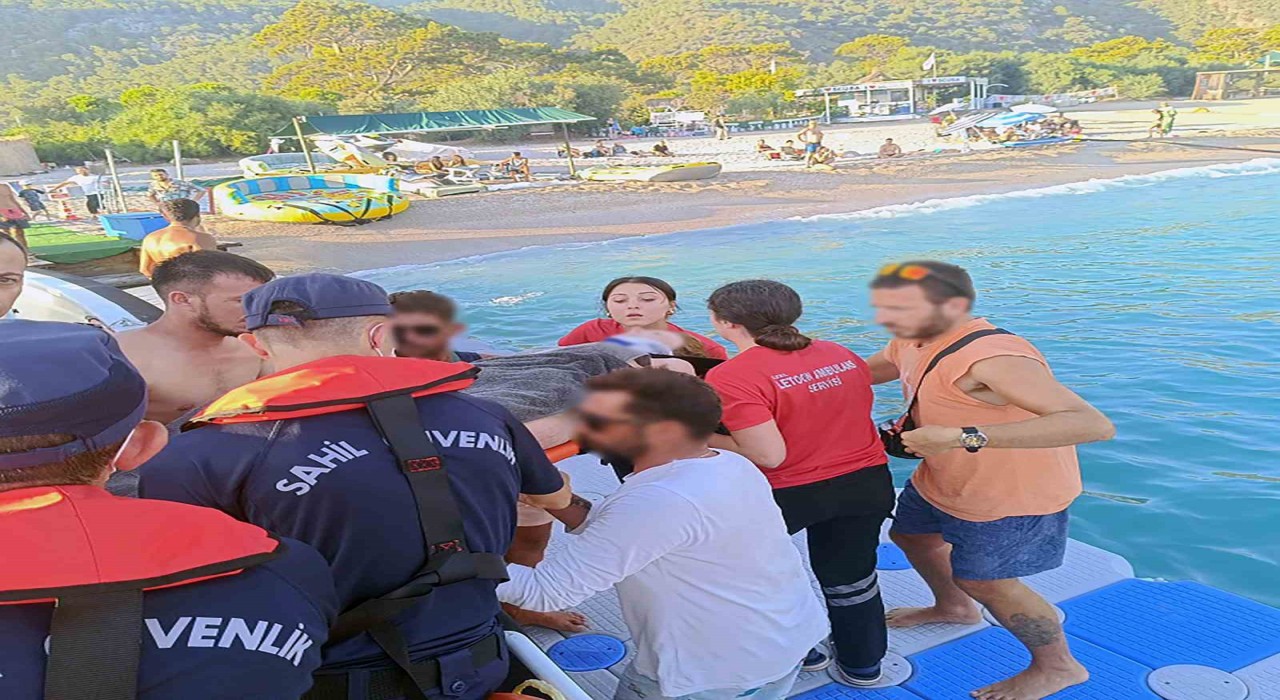 Ölüdenizde yüzerken yaralanan vatandaşa Sahil Güvenlik ‘ten tıbbi tahliye