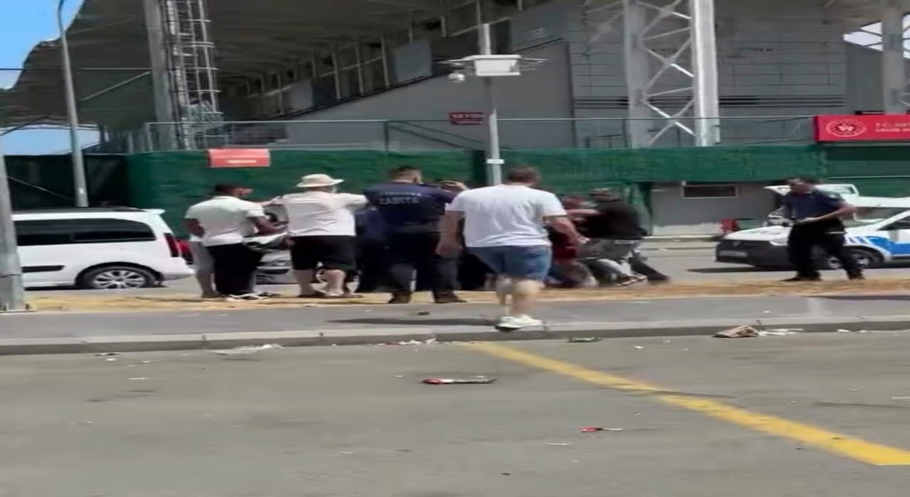 Ortahisar Belediyesinin düzenlediği Autofestte polis ile zabıta arasında arbede