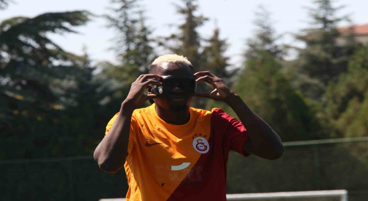 Osimheni Eskişehirde gören şaşırıyor