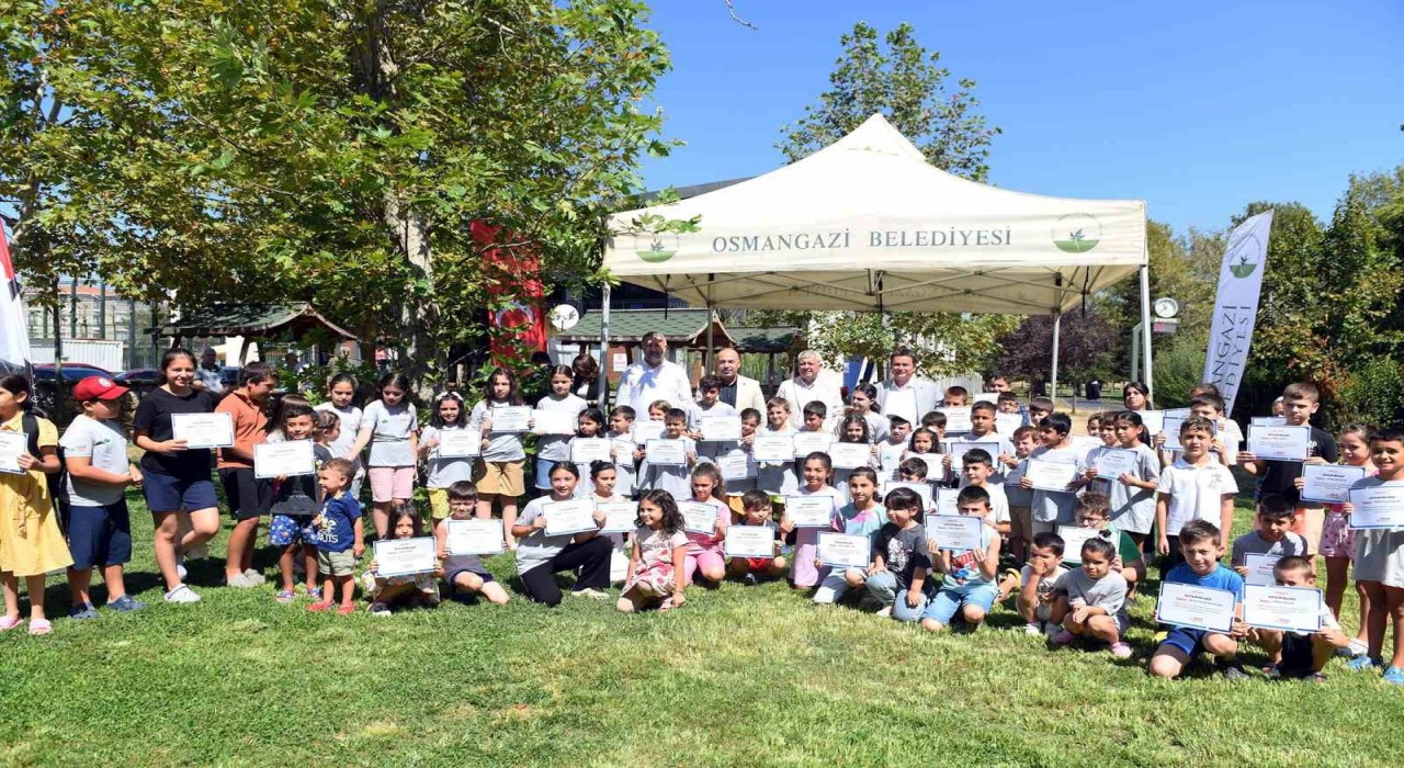 Osmangazide 8 bin 24 çocuk yüzme keyfi yaşadı