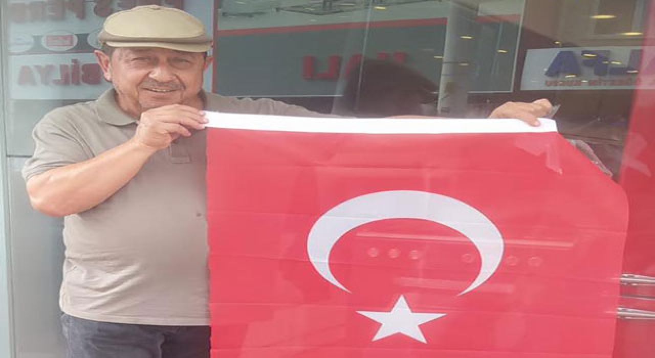 Osmaniye Belediyesi’nden 30 Ağustos’a Özel Türk Bayrağı Dağıtımı