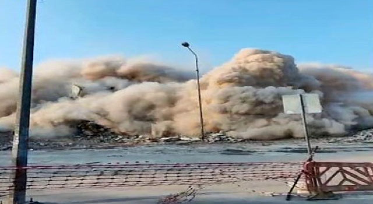 Osmaniye’de Ağır Hasarlı Apartman Tek Dokunuşla Yıkıldı