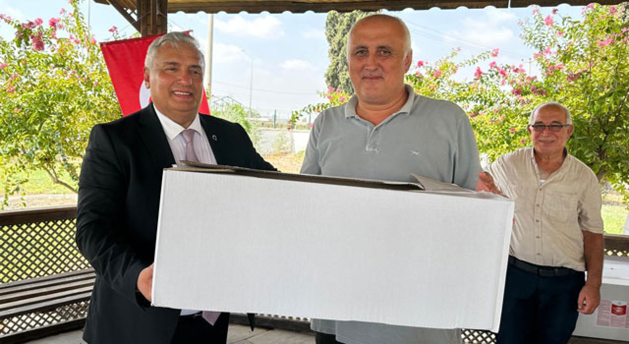 Osmaniye’de Çiftçilere Akdeniz Meyvesineği Tuzakları Dağıtıldı