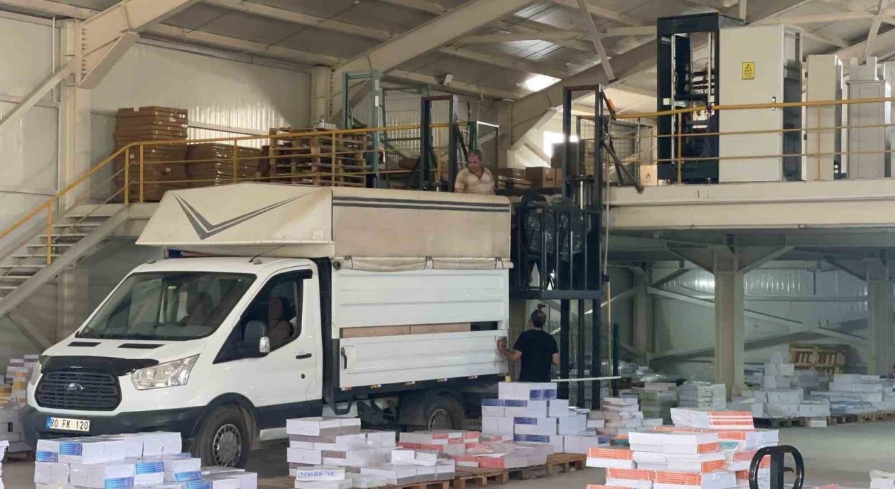 Osmaniyede kitaplar sıra üzerinde öğrencileri bekliyor