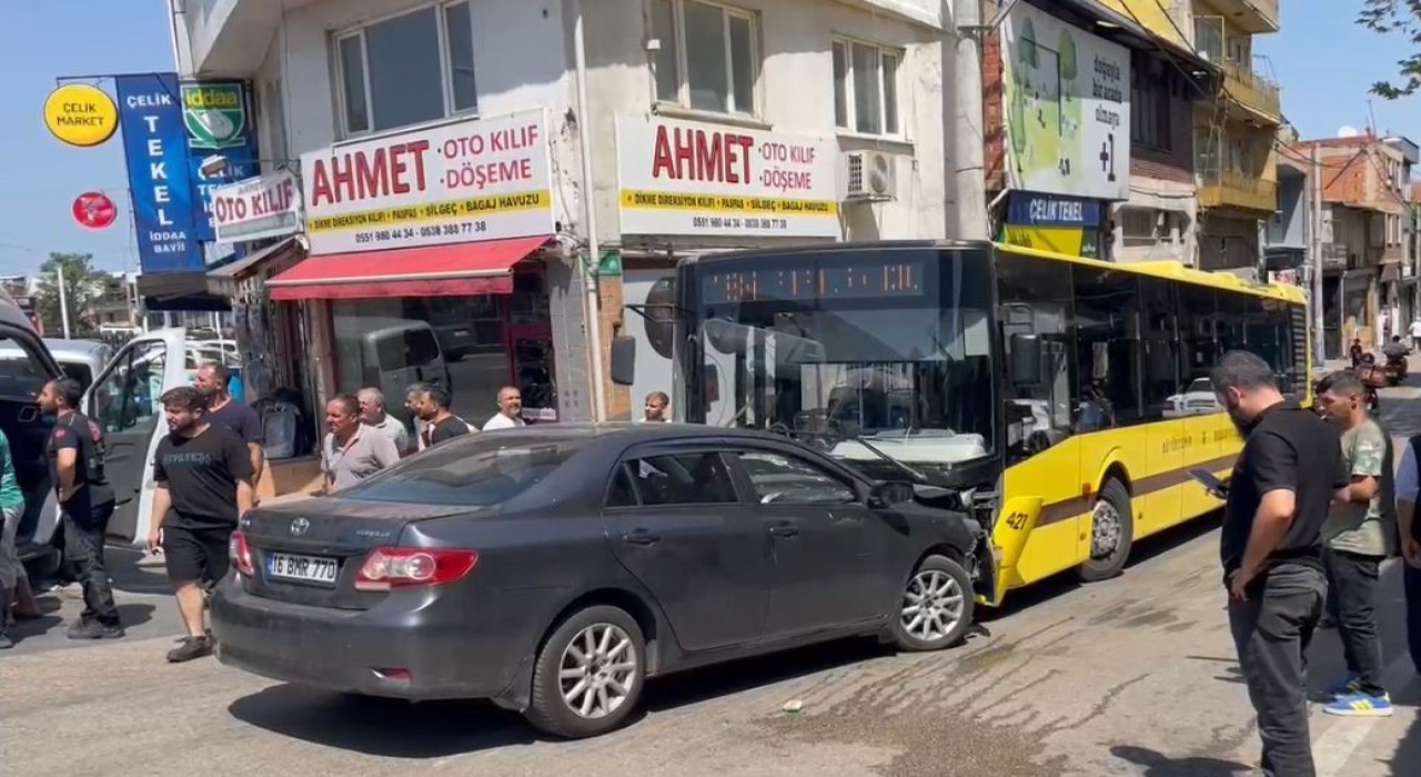 Otomobil, belediye otobüsüyle çarpıştı: 1i çocuk 6 yaralı