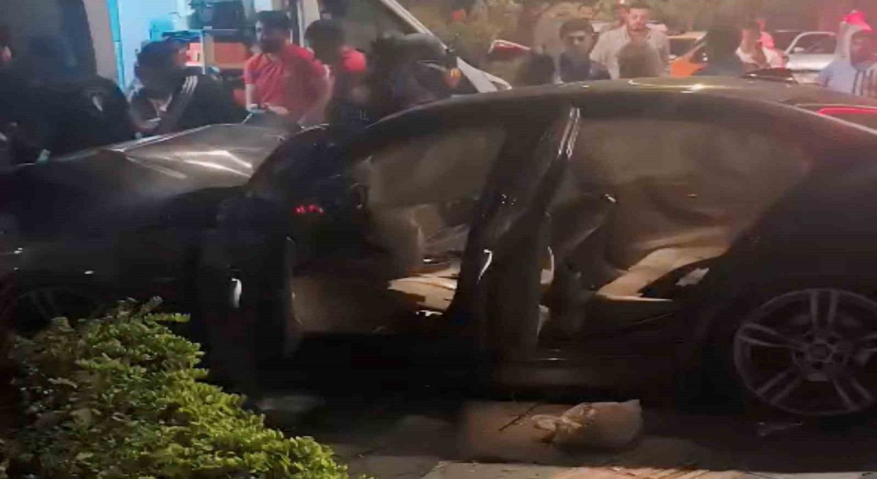 Otomobil park halindeki cipe çarptı: 1 yaralı