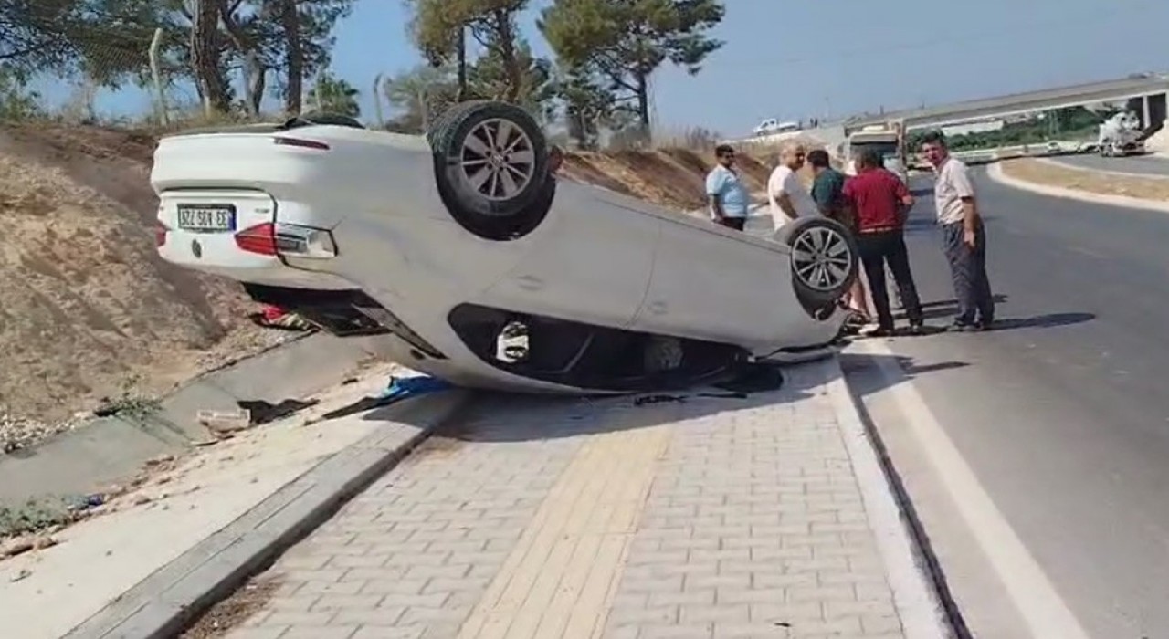 Otomobil ters döndü: 4 yaralı