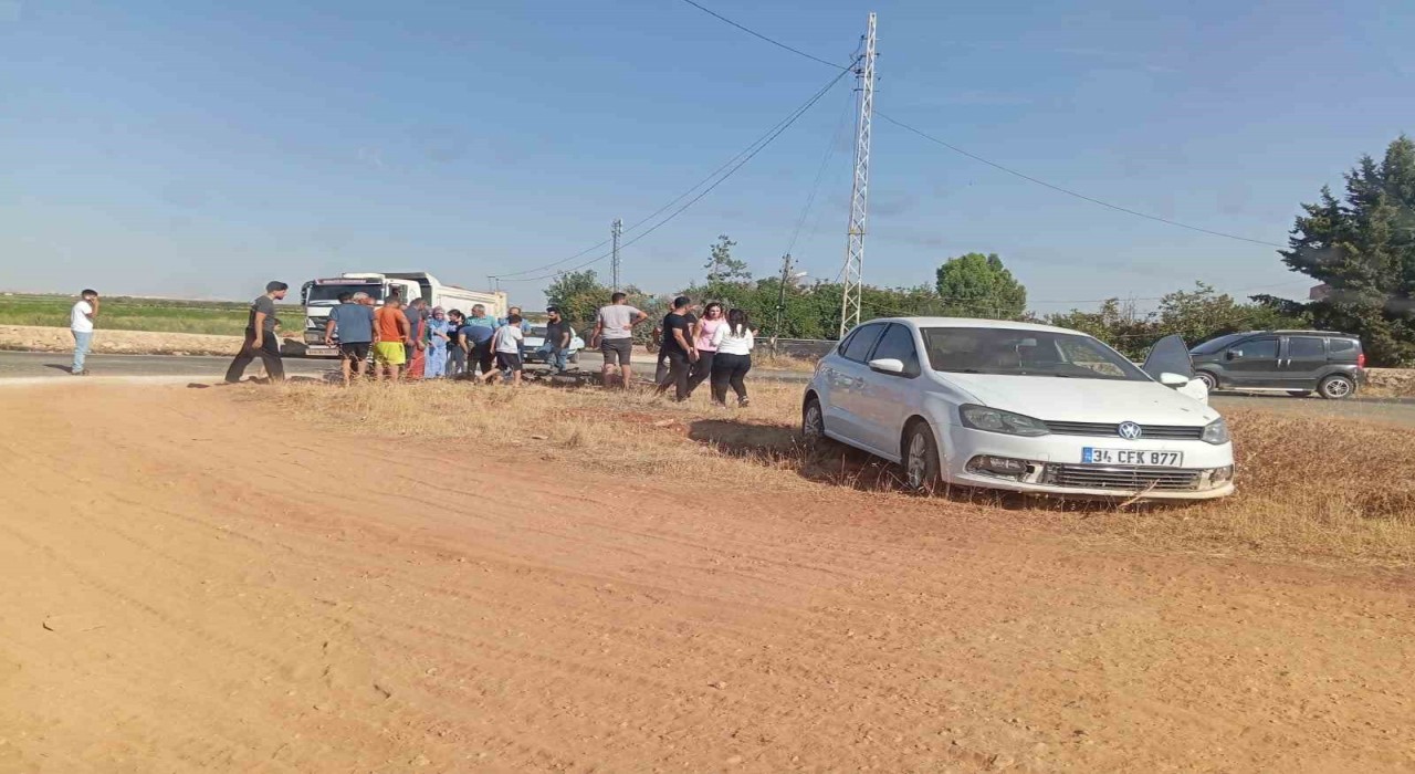 Otomobile çarpan motosikletin sürücüsü ağır yaralandı