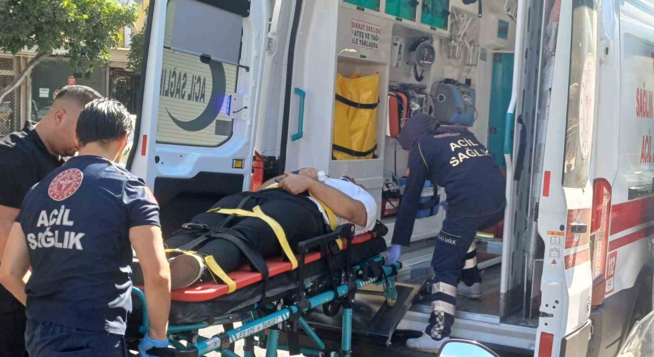 Otomobille motosiklet çarpıştı: 1 yaralı