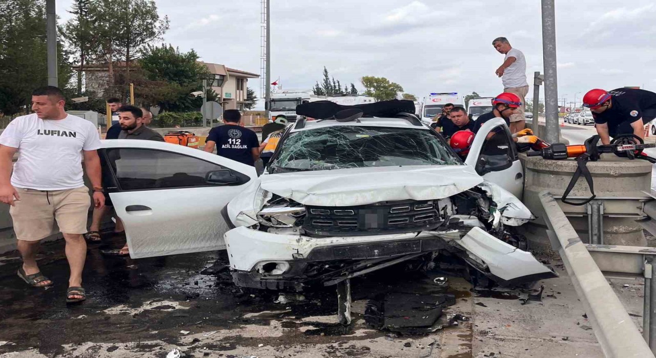 Otoyol gişesinde feci kaza: 1 ölü, 4 yaralı