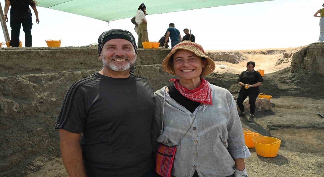 (ÖZEL) Eskişehirdeki arkeoloji çalışmalarına 3 yıldır gönüllü olarak katılıyor