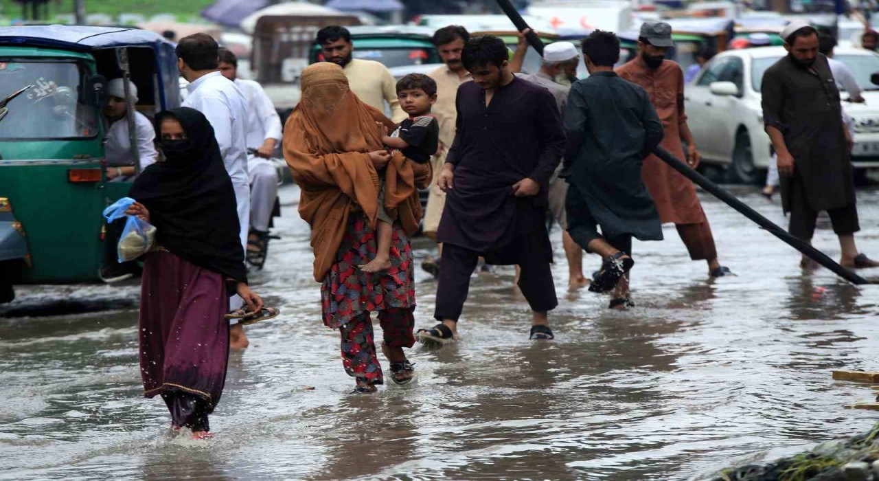 Pakistandaki sel ve heyelanlarda can kaybı 674e yükseldi