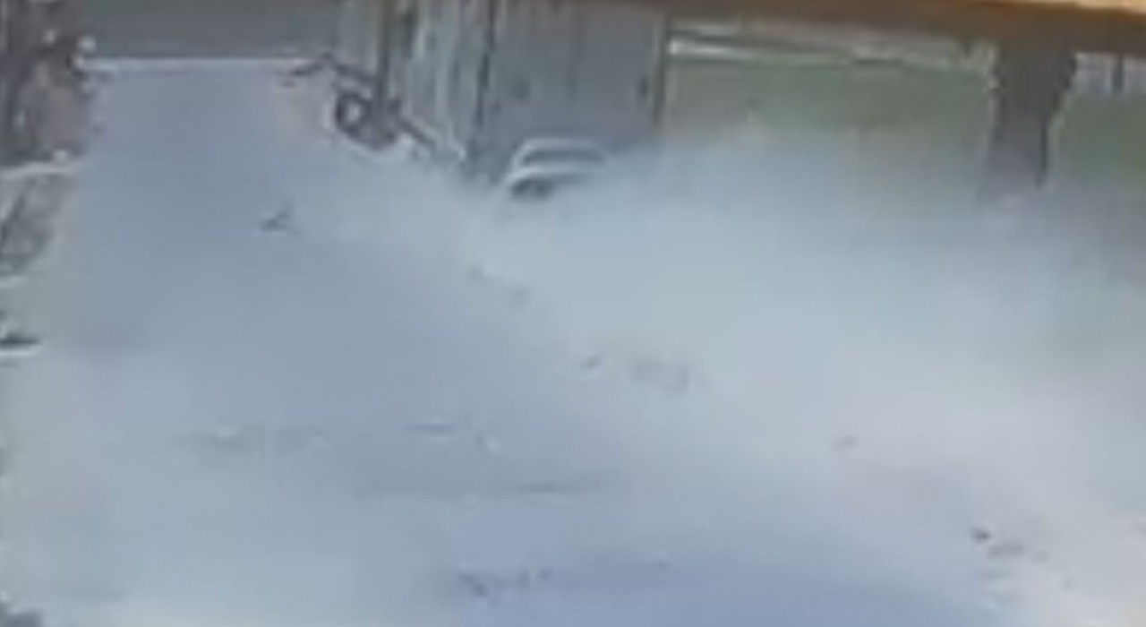 Park halindeki tıra böyle çarptı...Feci kazada sürücü hayatını kaybetti