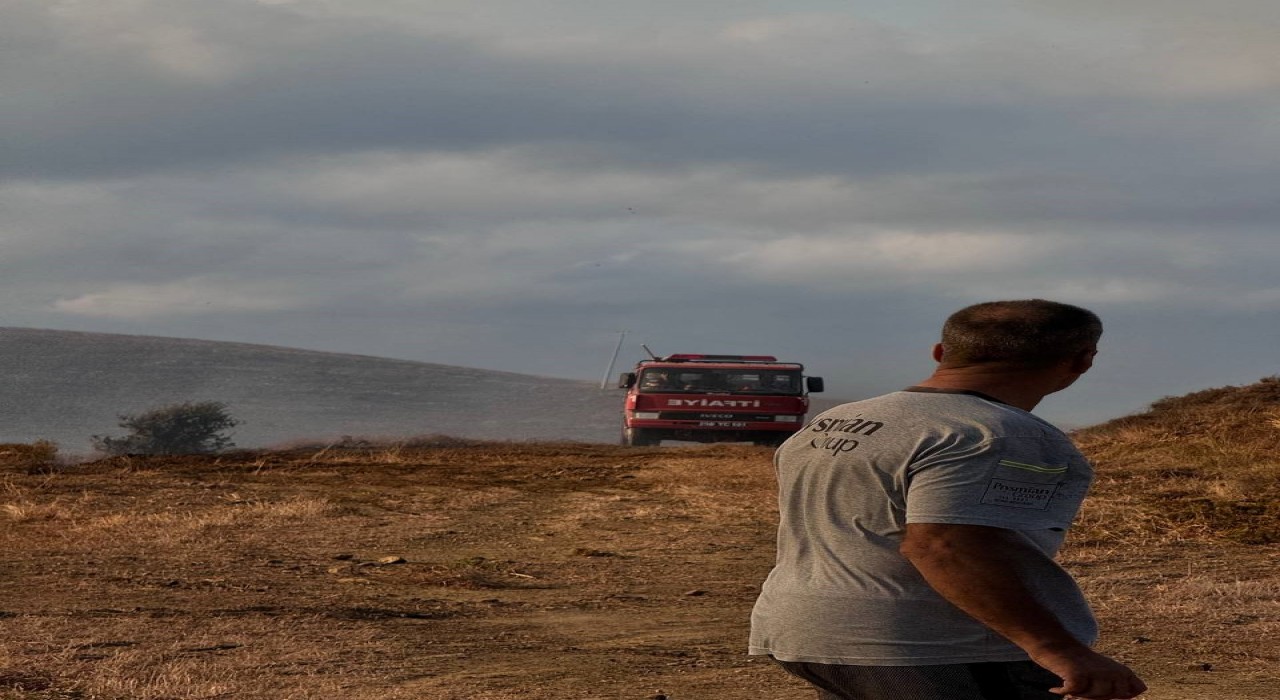 Paşalimanı Adasında sabah saatlerinde başlayan yangın rüzgarın etkisi ile yayıldı