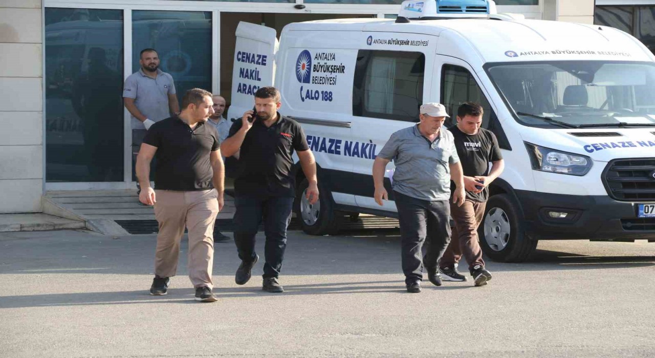 Pastane cinayetinde öldürülen genç kadının cenazesi yakınlarına teslim edildi