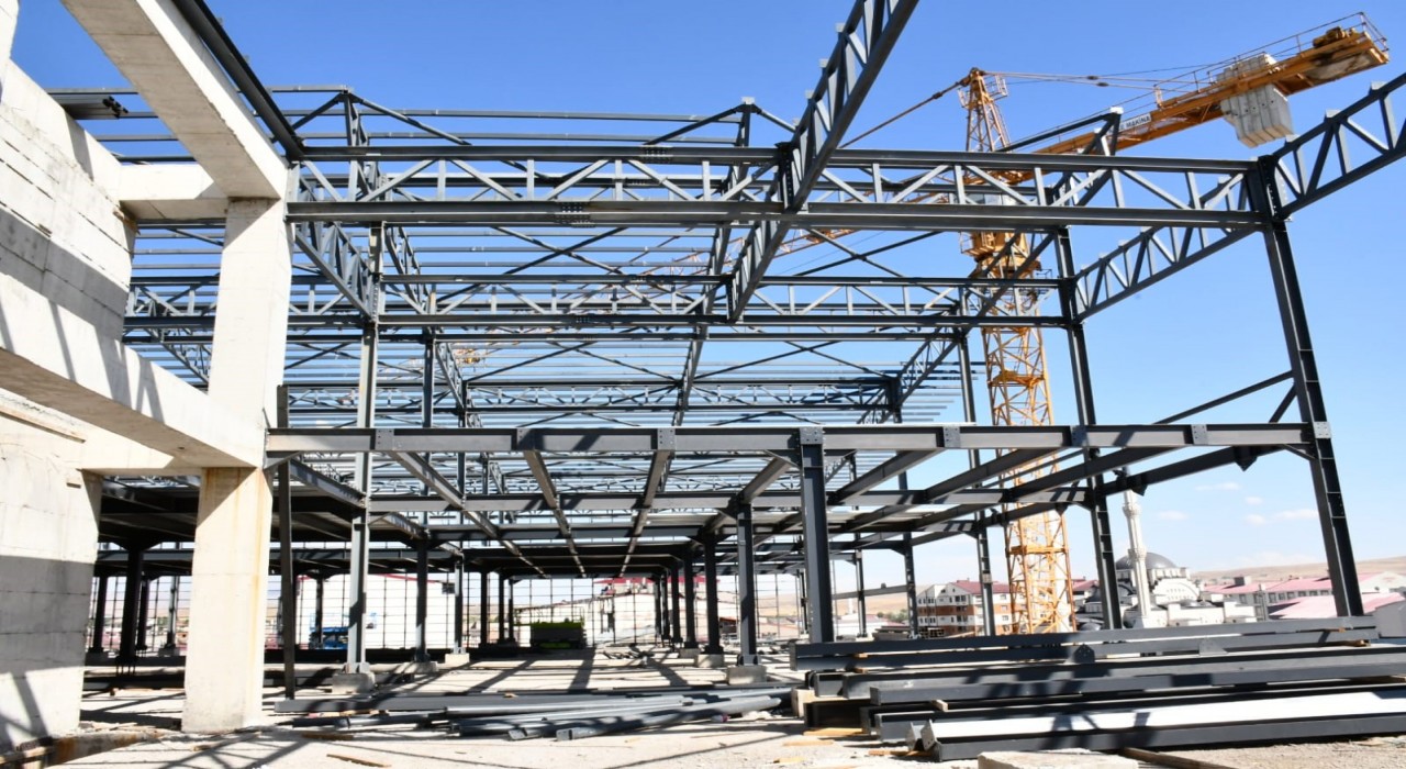 Patnos AVMde çalışmalar hızlandı