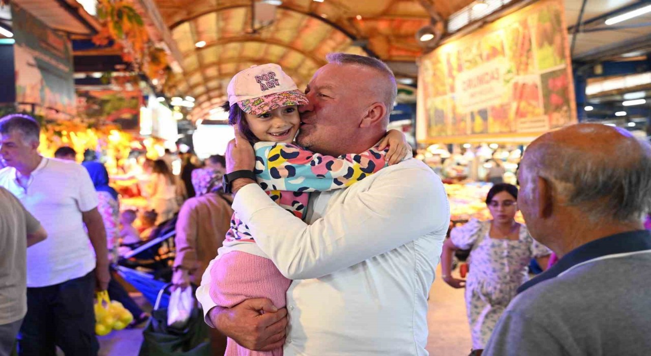 Pazaryerinde çocuklardan Karabatıya yoğun ilgi