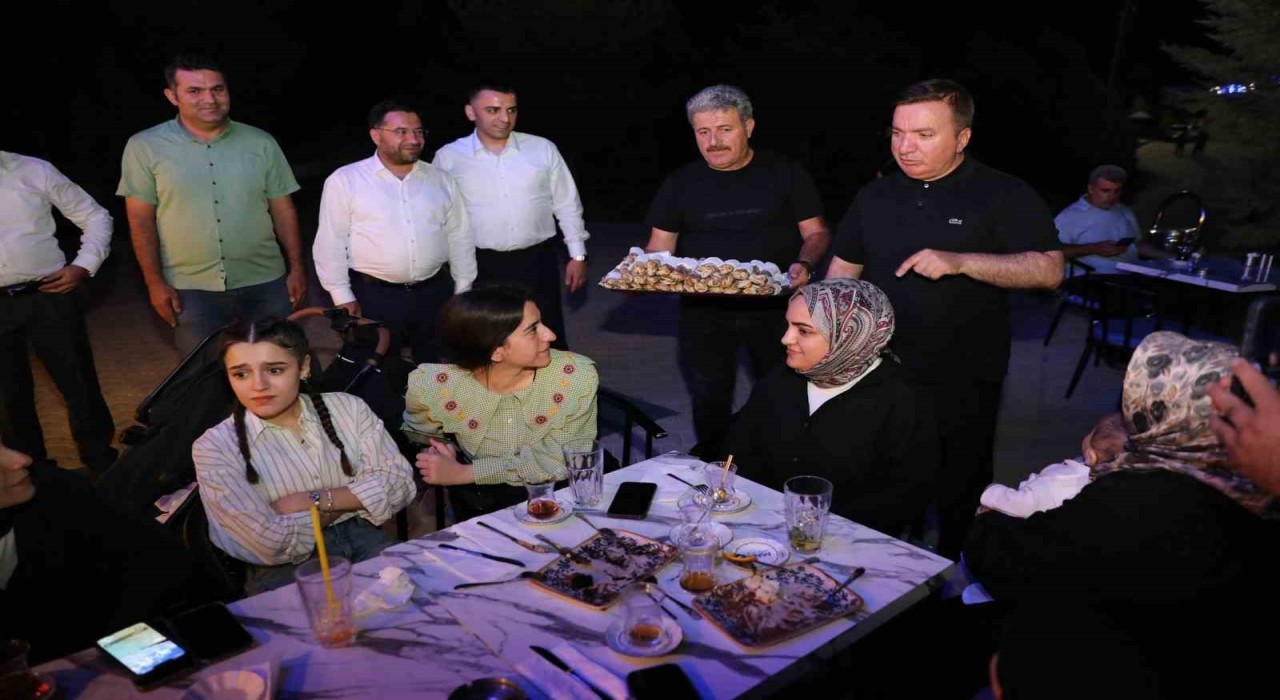 Pekmezli yufka, Ergan Dağı Kayak Merkezinde bulunan vatandaşlara ikram edildi