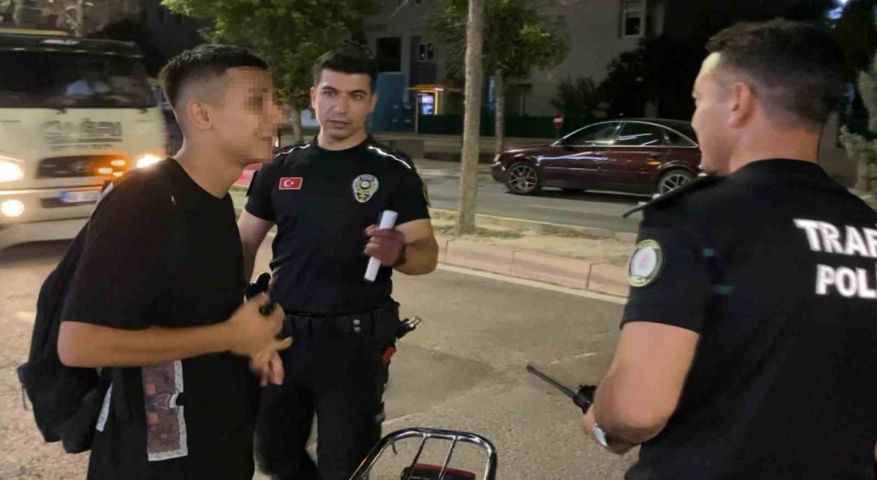 Plakasız motosikletle yakalandı, Yakından çekme çirkin çıkıyorum dedi